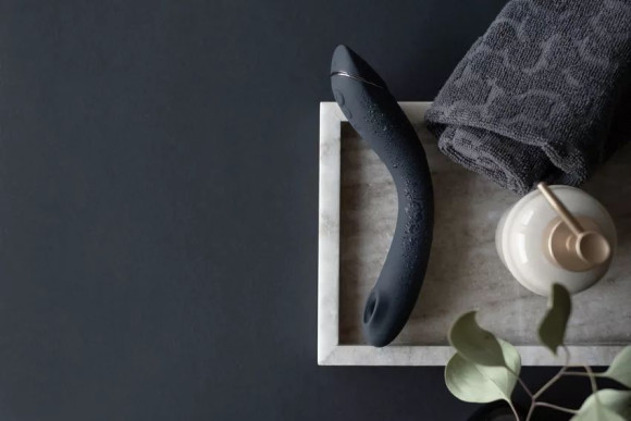 Темно-серый стимулятор G-точки Womanizer OG c технологией Pleasure Air и вибрацией - 17,7 см. Темно-серый стимулятор G-точки Womanizer OG c технологией Pleasure Air и вибрацией - 17,7 см.