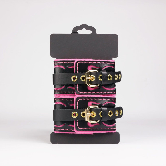 Черные кожаные оковы с розовой строчкой Черные кожаные оковы с розовой строчкой
