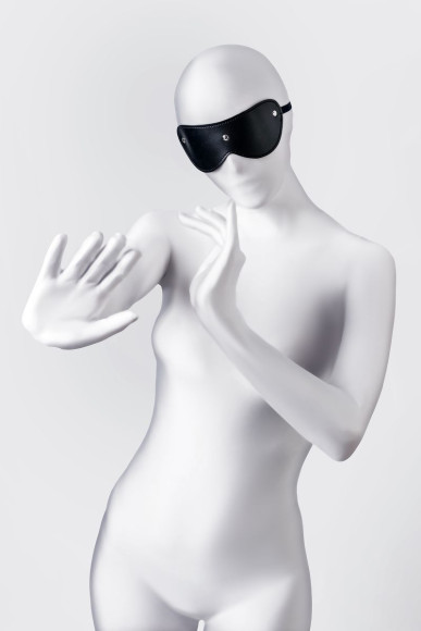 Черная кожаная маска Anonymo с мягким подкладом Черная кожаная маска Anonymo с мягким подкладом