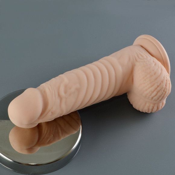 Телесный фаллоимитатор с мошонкой на присоске Iggy Телесный фаллоимитатор с мошонкой на присоске Iggy