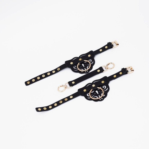 Черные оковы с золотистой фурнитурой Черные оковы с золотистой фурнитурой