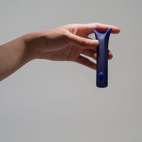 Синий мини-вибромассажёр Caress Синий мини-вибромассажёр Caress