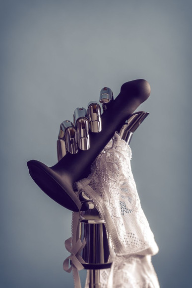 Черный фаллос на присоске Silicone Bendable Dildo S - 17 см. Черный фаллос на присоске Silicone Bendable Dildo S - 17 см.