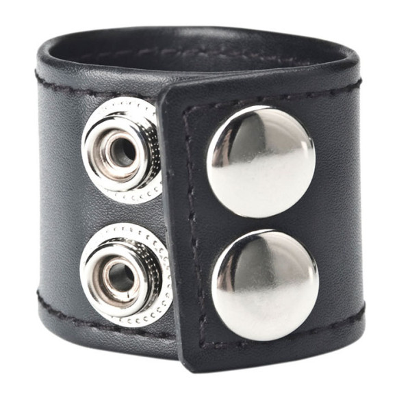 Хомут-утяжка для мошонки из искусственной кожи на клепках SNAP BALL STRETCHER Хомут-утяжка для мошонки из искусственной кожи на клепках SNAP BALL STRETCHER