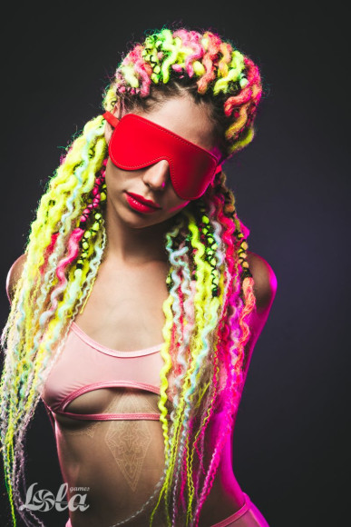 Красная маска Shy Красная маска Shy