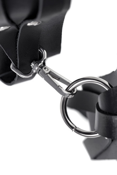 Черные кожаные оковы с двумя перекрёстными ремешками Черные кожаные оковы с двумя перекрёстными ремешками