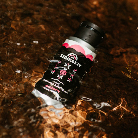 Интимный лубрикант на водной основе SIBIRSKIY с ароматом лесной малины - 100 мл. Интимный лубрикант на водной основе SIBIRSKIY с ароматом лесной малины - 100 мл.