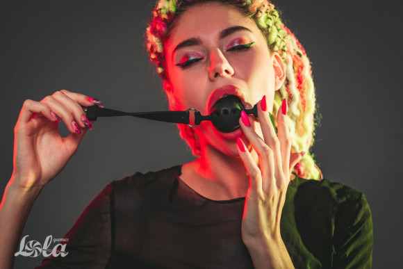 Черный кляп-шарик Charmer L Черный кляп-шарик Charmer L