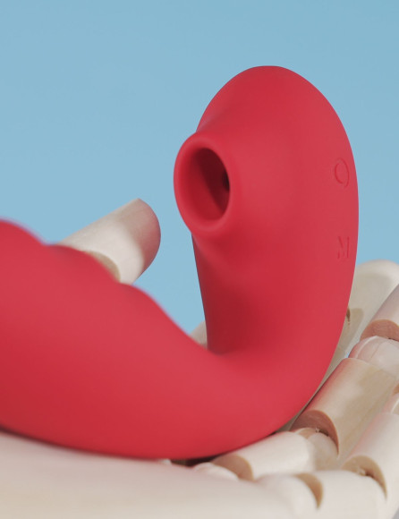 Красный вибратор с вакуумной стимуляцией и нагревом Tara Красный вибратор с вакуумной стимуляцией и нагревом Tara